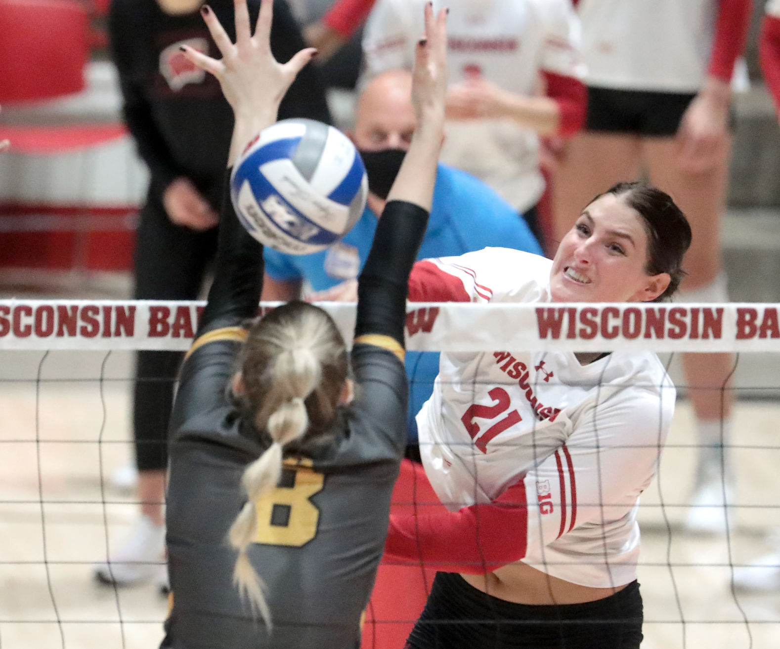 UW Iowa Vball 02-10062021201021